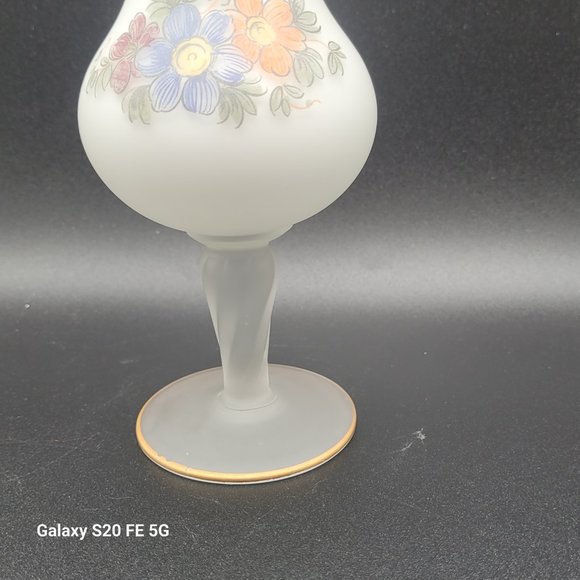 Vintage Footed White Satin Frosted Vase Made In Italy Flower Design 10” - Picture 3 of 11